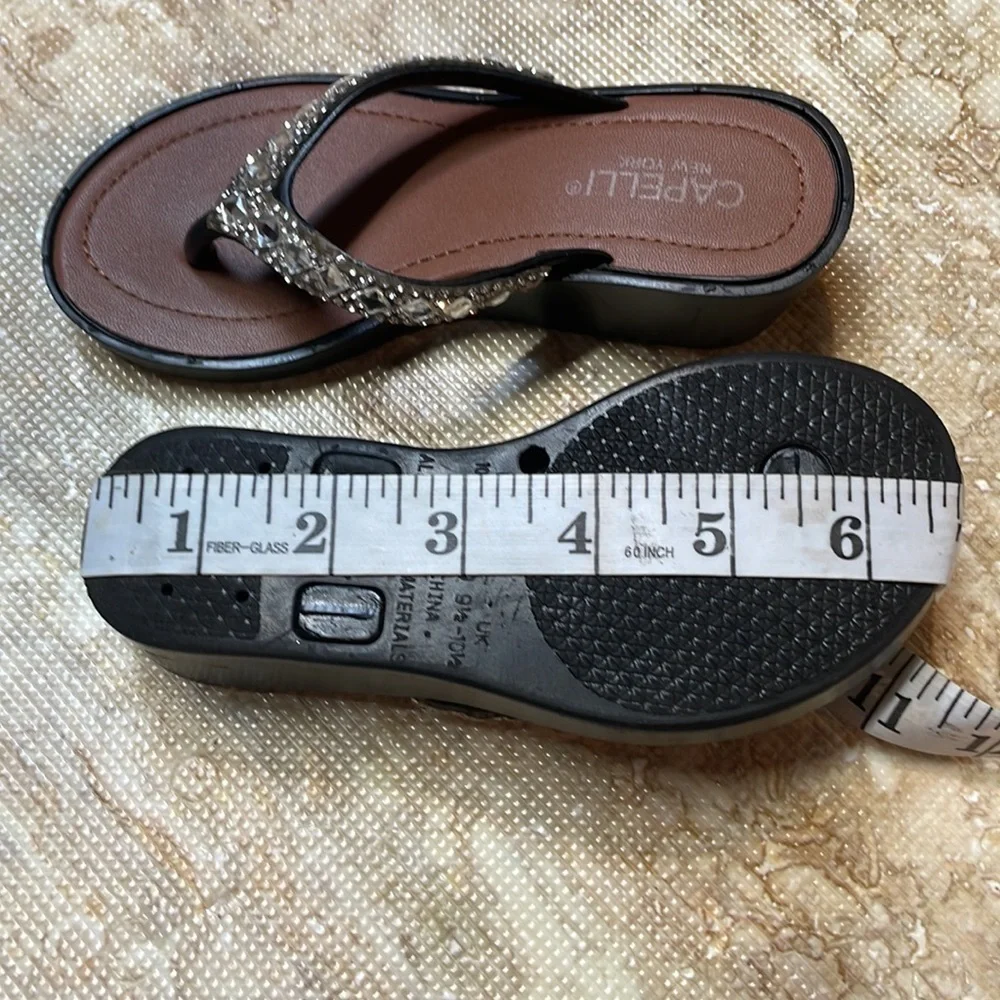 Capelli of New York toddler girls, rhinestone sandals. Size 10–11.